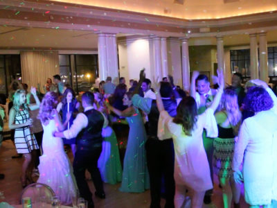 http://discjockeywi.com/wp-content/uploads/2017/12/wedding-disc-jockey-400x300.jpg